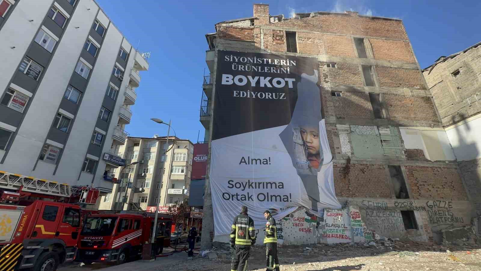 Elazığ’daki depo yangını 4 saat sonra söndürüldü
