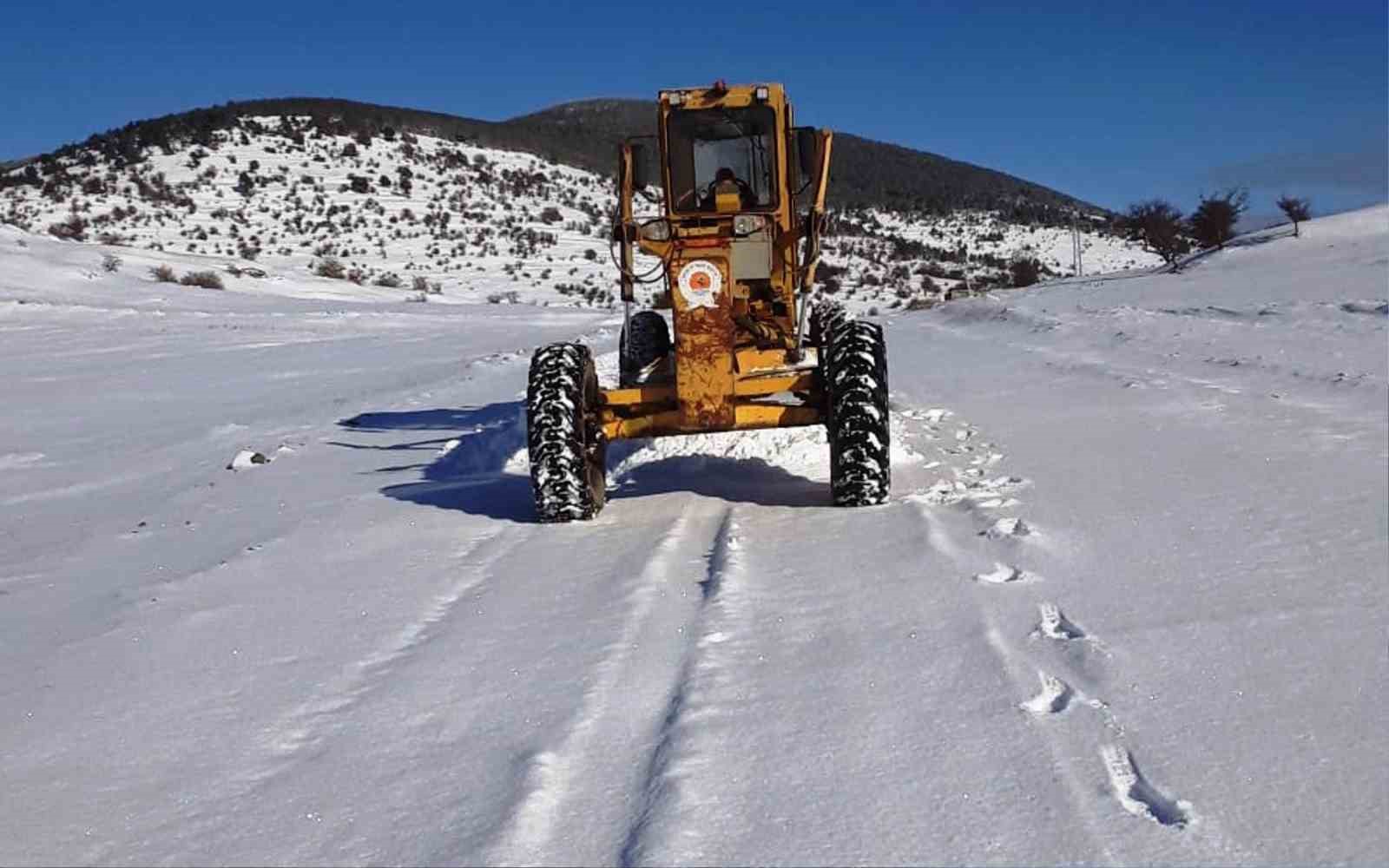 Samsun’da karla mücadele: 80 mahalle yolu ulaşıma açıldı