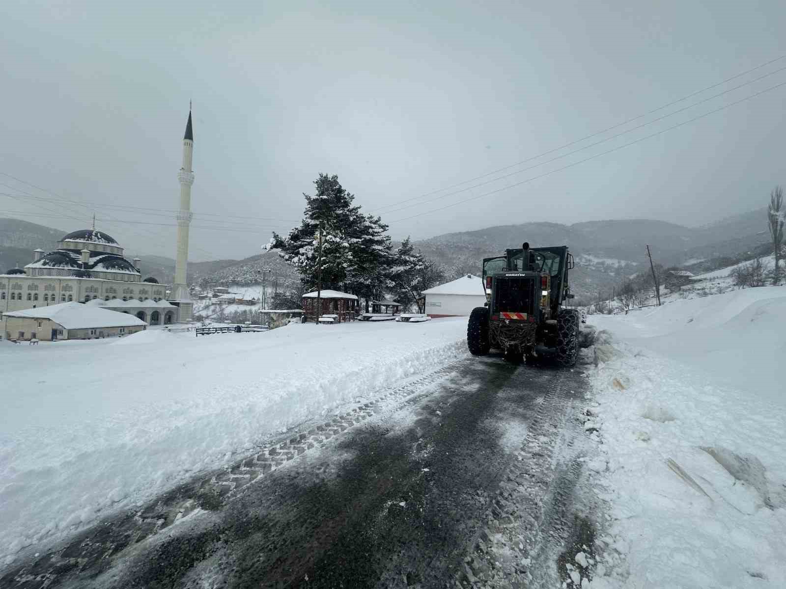 Ordu’da bir gecede 992 kilometrelik yolda kar temizleme çalışması yapıldı
