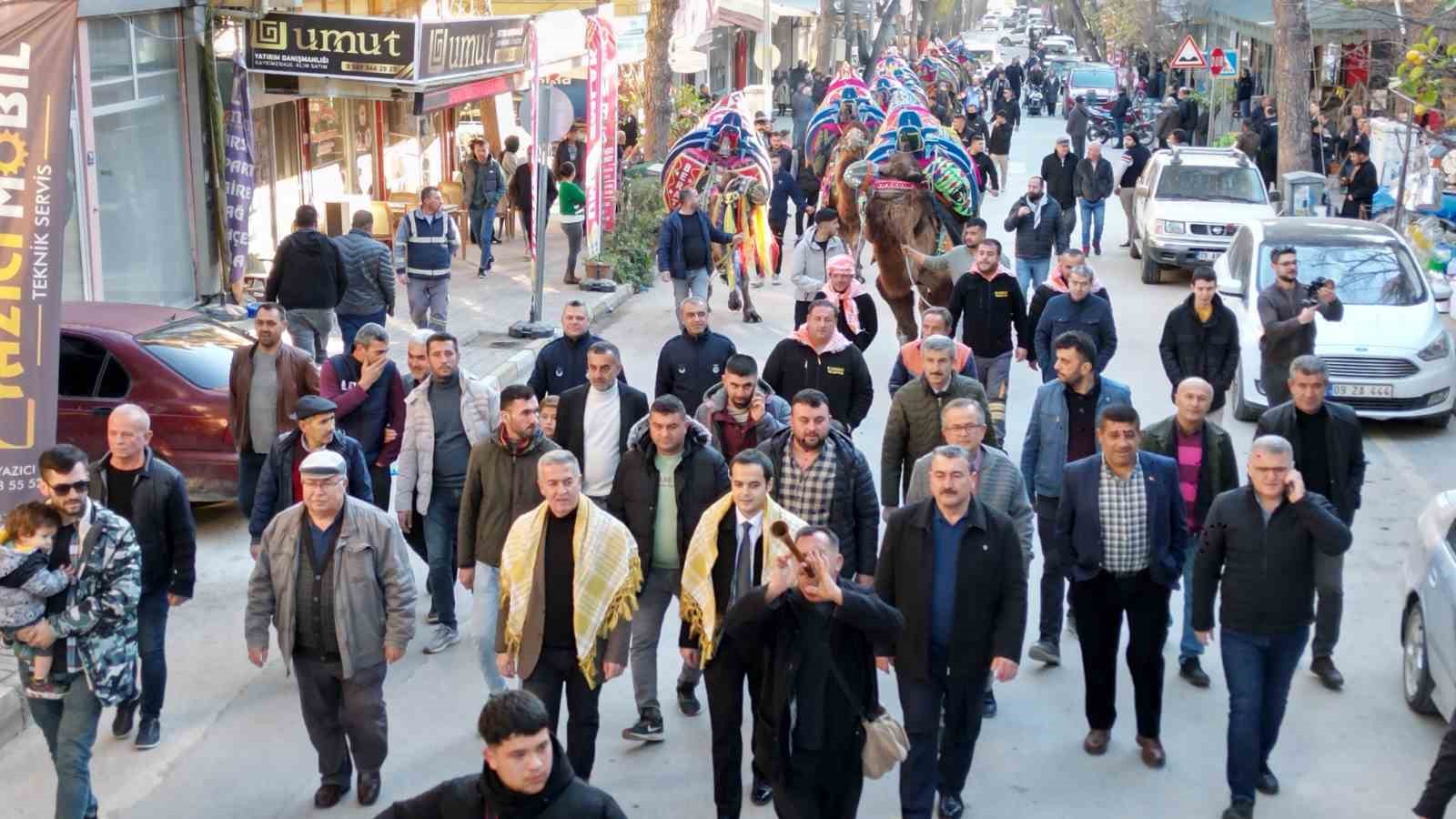 Kaymakam Özefe ve Başkan Erol’dan Buharkent Deve Güreşleri’ne davet
