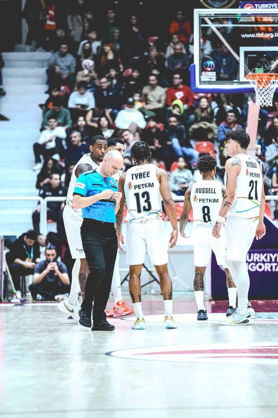 Türkiye Sigorta Basketbol Süper Ligi: Aliağa Petkimspor: 83 - P. Karşıyaka: 82
