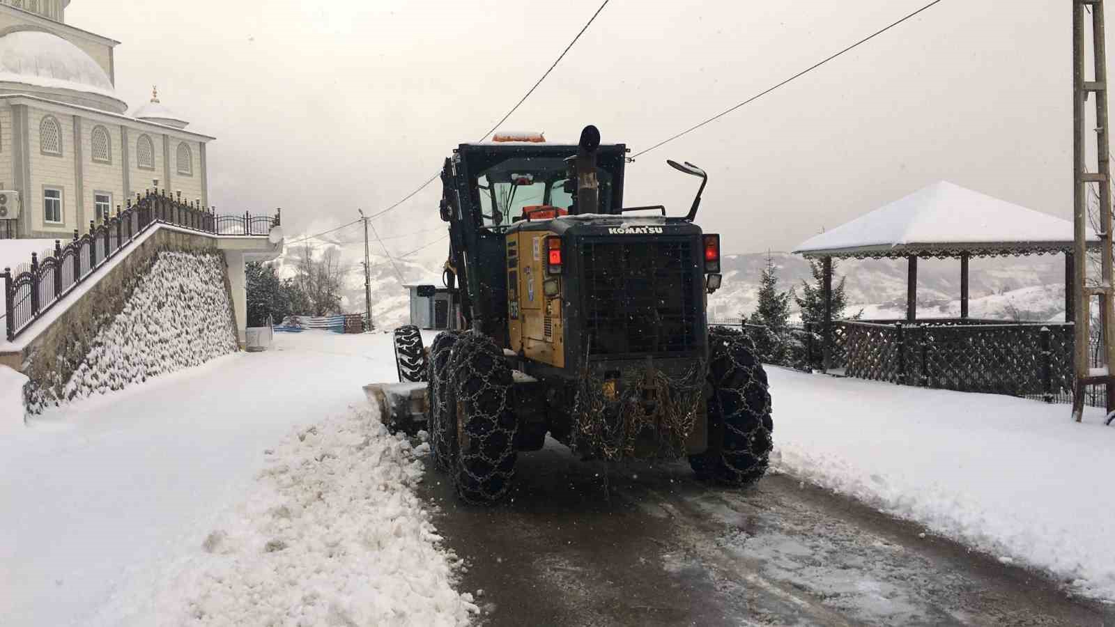 Trabzon’da 168 mahalle yolu kar nedeniyle ulaşıma kapandı
