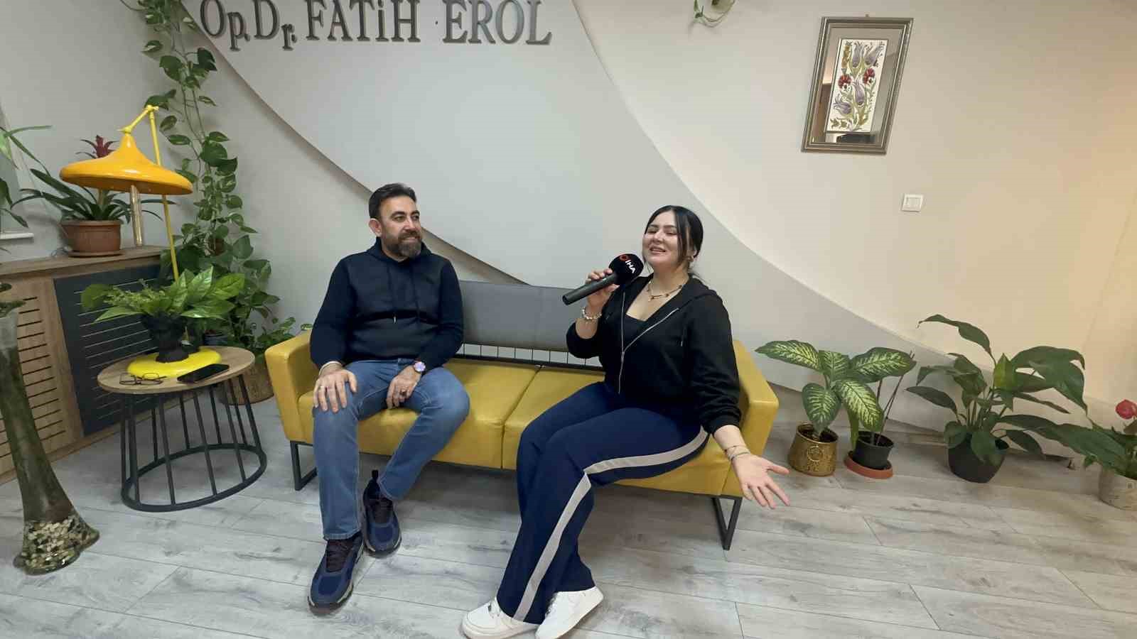 &Uuml;nl&uuml; solist, sağlıklı olmak ve kamera &ouml;n&uuml;nde fit g&ouml;r&uuml;nmek i&ccedil;in İstanbul&rsquo;dan Elazığ&rsquo;a gelerek ameliyat oldu
