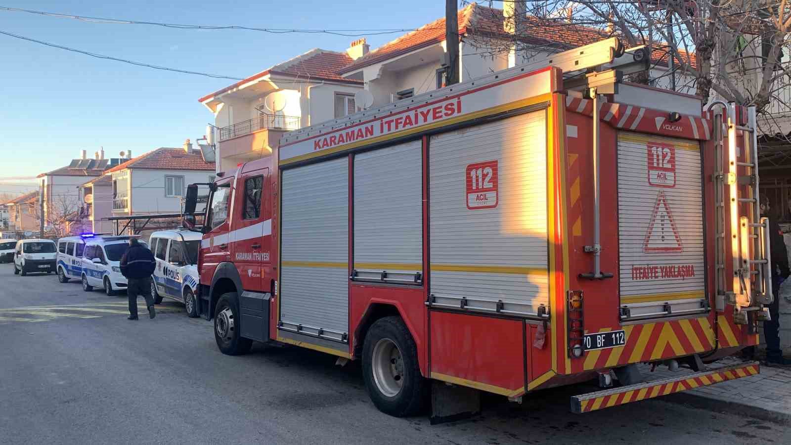 Ev yanıyor sandılar, ger&ccedil;ek ekipler gelince ortaya &ccedil;ıktı
