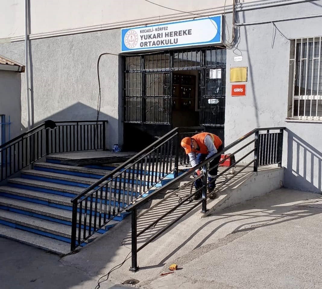 K&ouml;rfez&rsquo;deki okullarda engelli rampası yenileniyor
