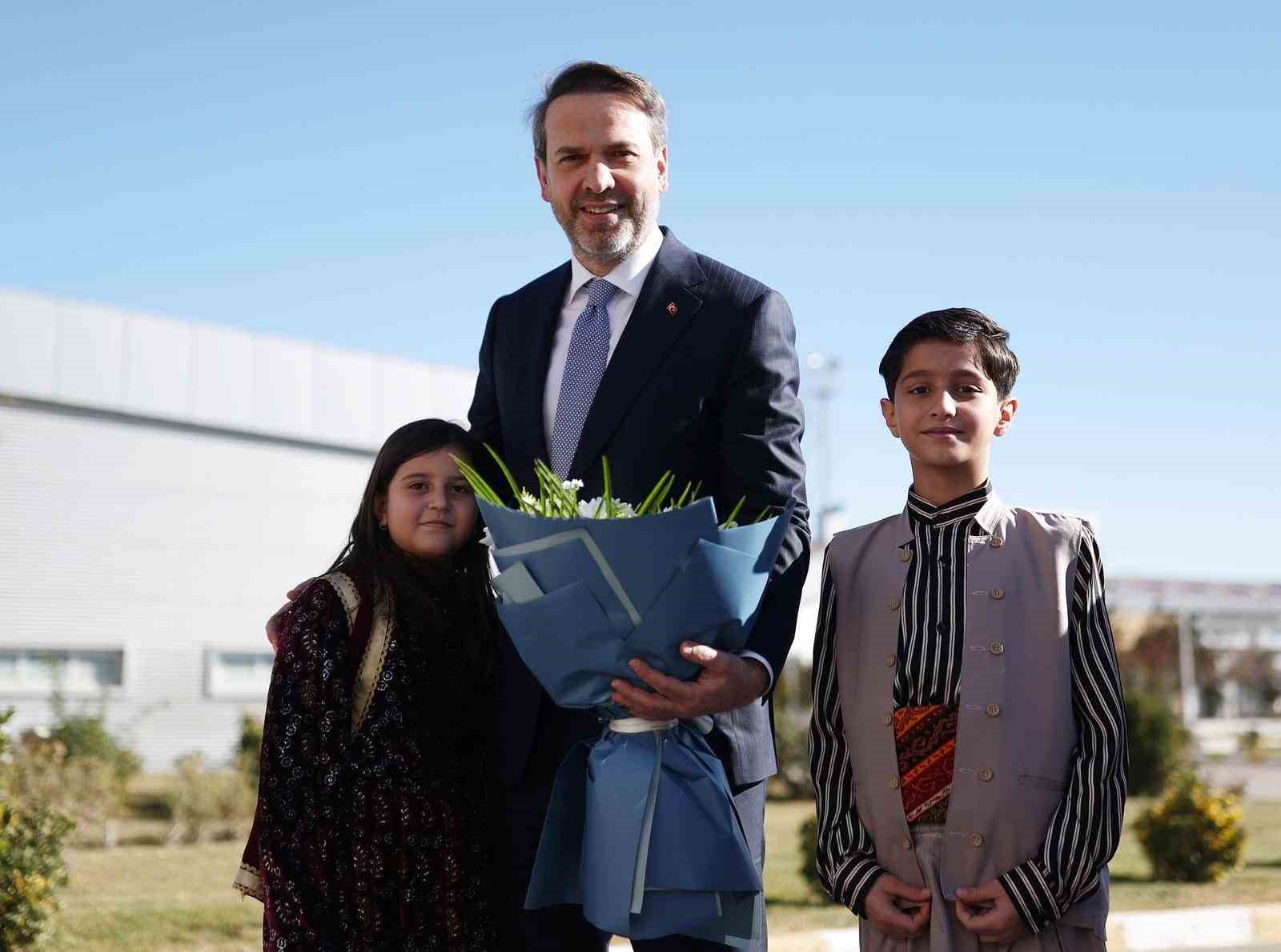 Bakan Bayraktar Batman Valiliğini ziyaret etti
