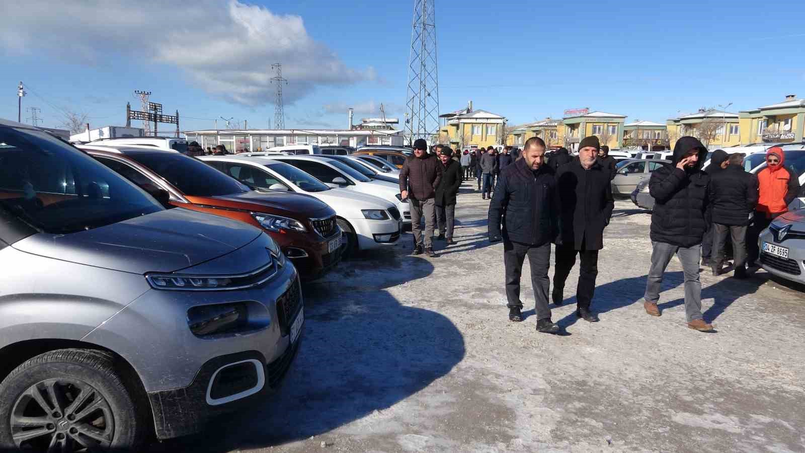 Van&rsquo;da y&uuml;ksek model ara&ccedil;lar cep yakıyor, d&uuml;ş&uuml;k modellere ilgi yok
