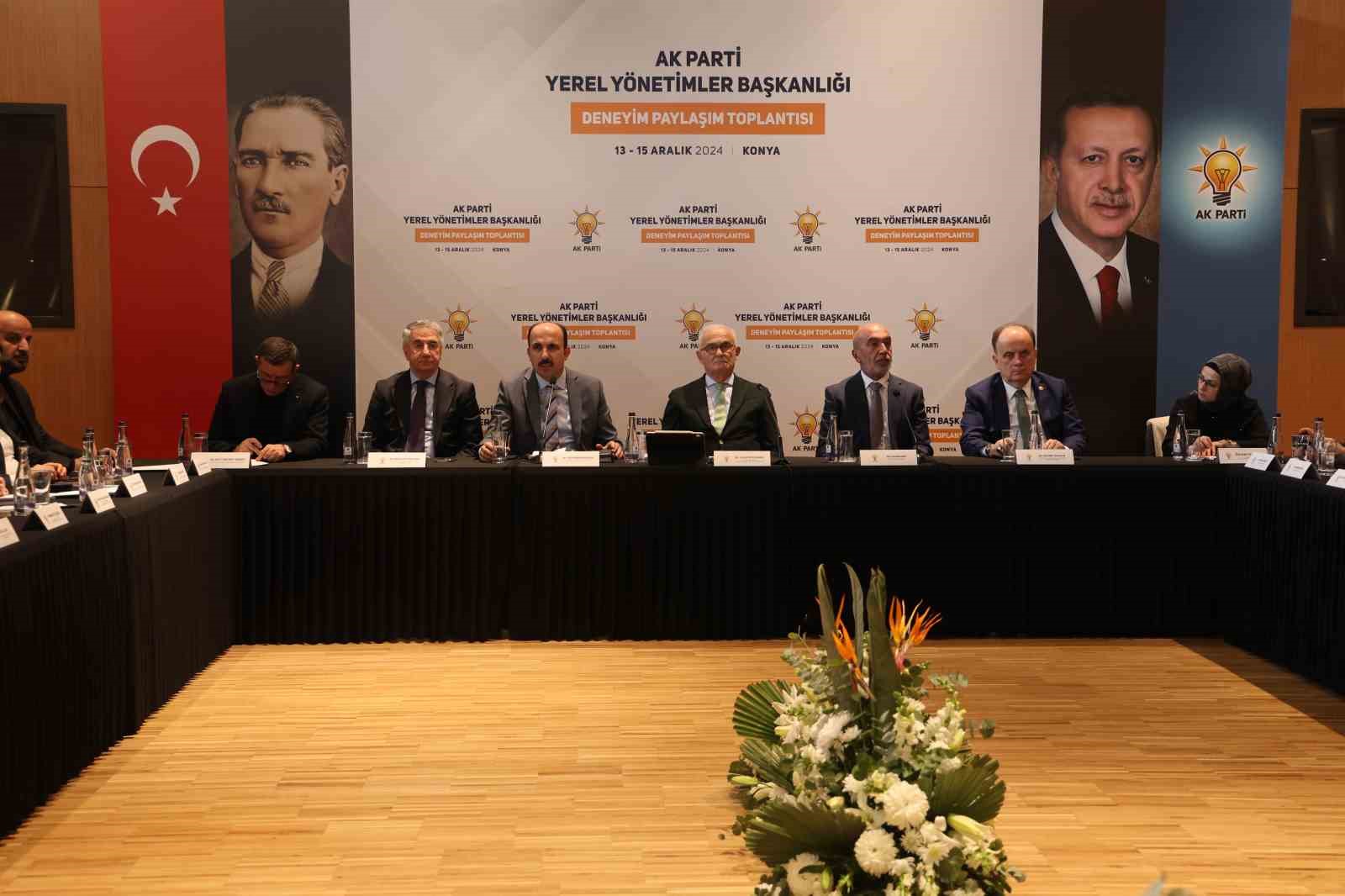 AK Partili Büyükşehir Belediye Başkanları istişare toplantısında Konya’da bir araya geldi