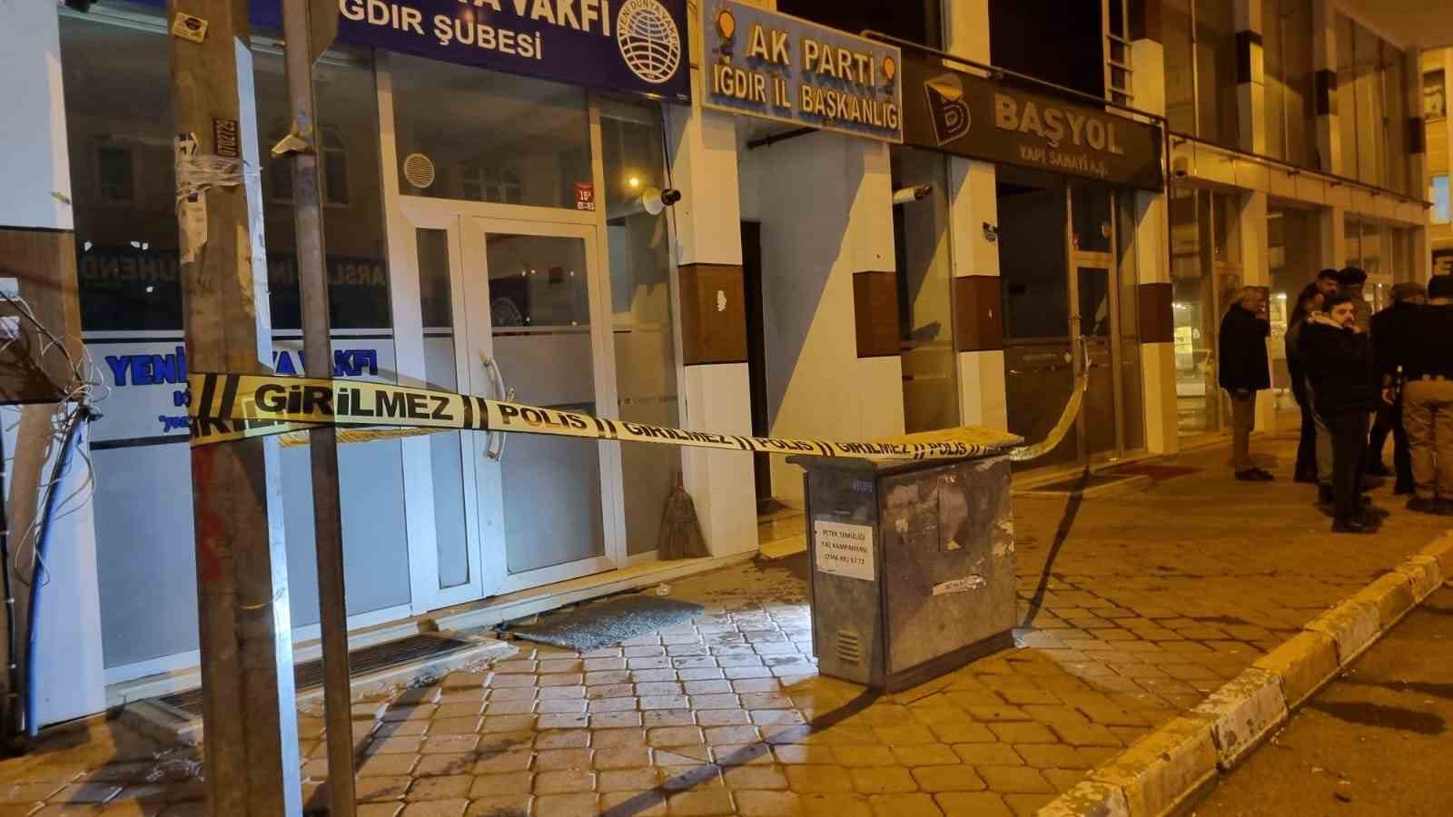 Iğdır&rsquo;da AK Parti il binasına molotoflu saldırı
