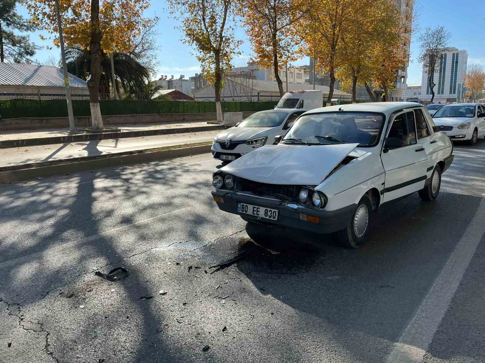 Adıyaman’da üç aracın karıştığı kazada 1 kişi yaralandı