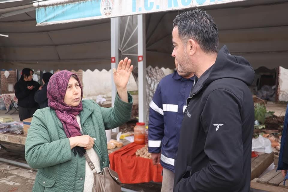 Başkanı Arıcı, Köylü ve Üretici Pazarı’nda vatandaşlarla buluştu
