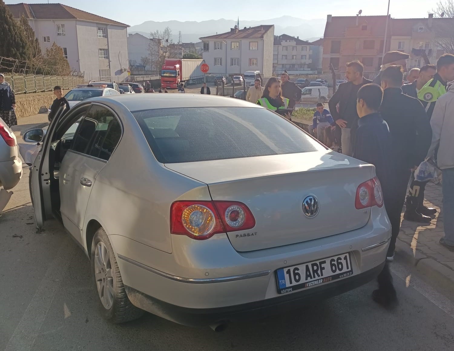 Otomobiller kafa kafaya çarpıştı: 4 yaralı