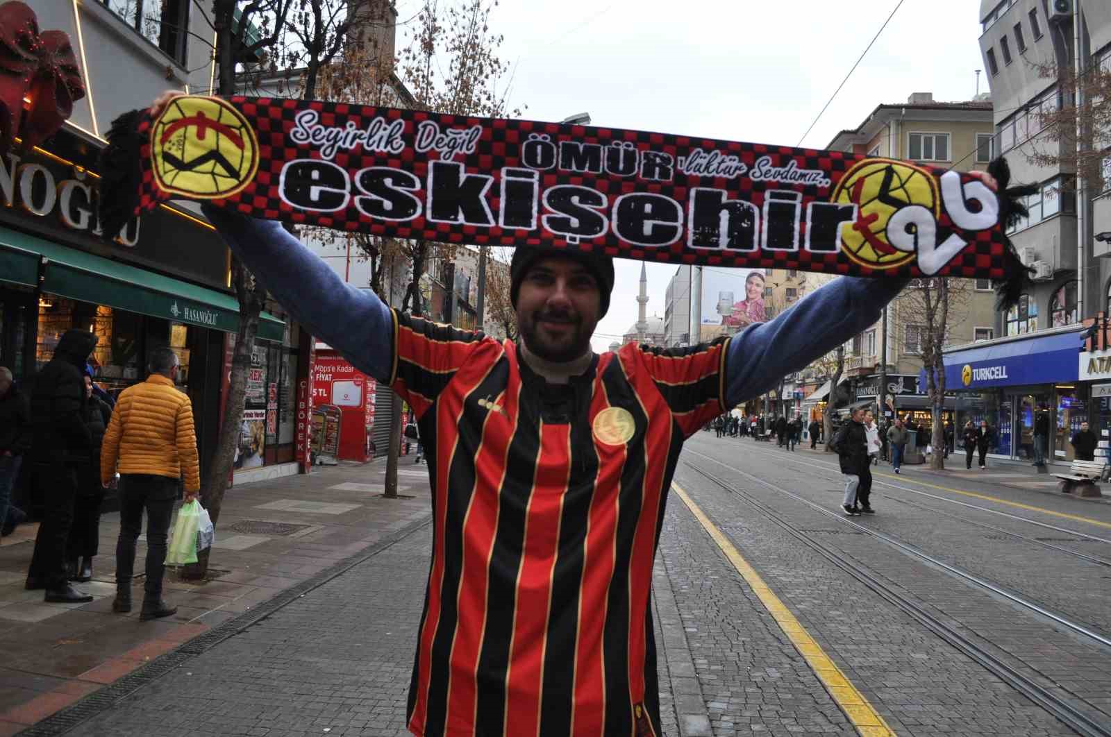 Eskişehirspor’un kritik maçını izlemek için İzmir’den geldi