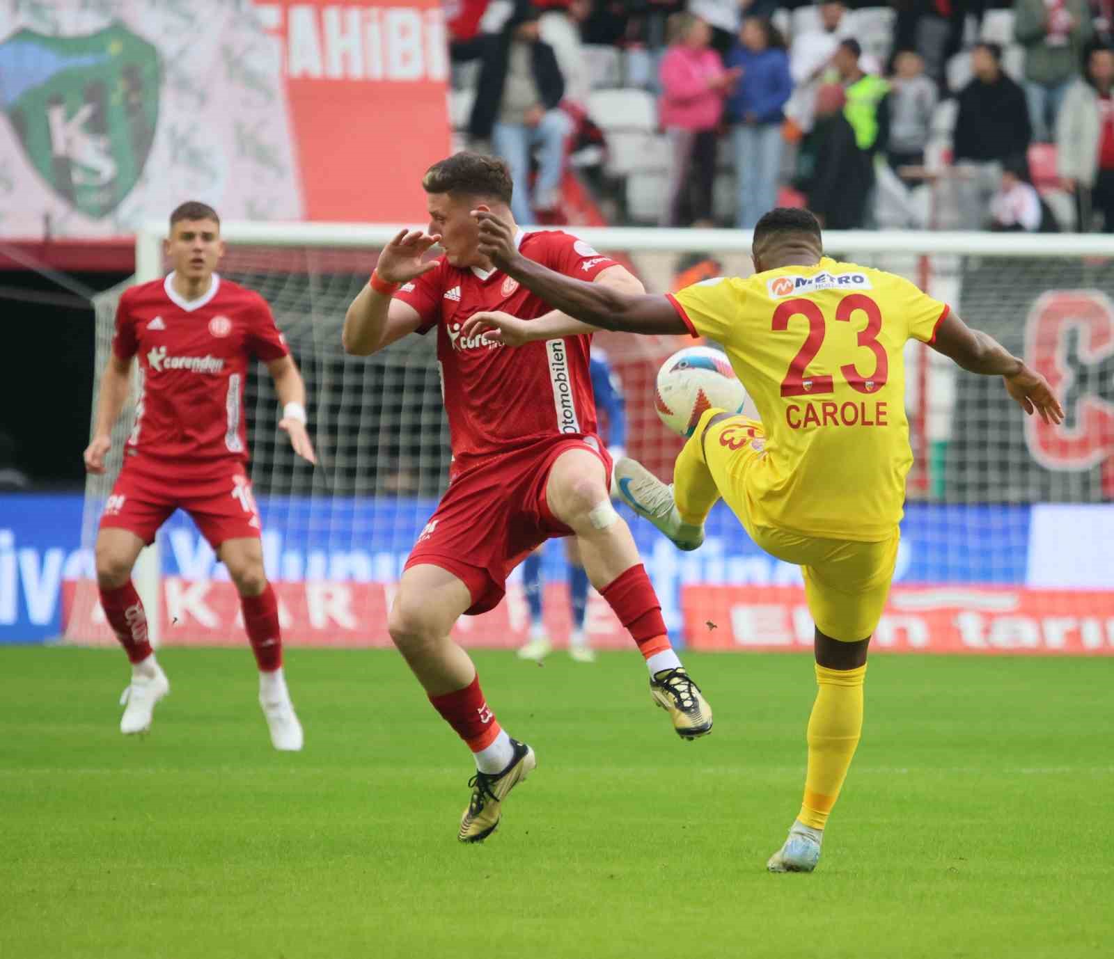 Trendyol Süper Lig: Antalyaspor: 1 - Kayserispor: 0 (İlk yarı)