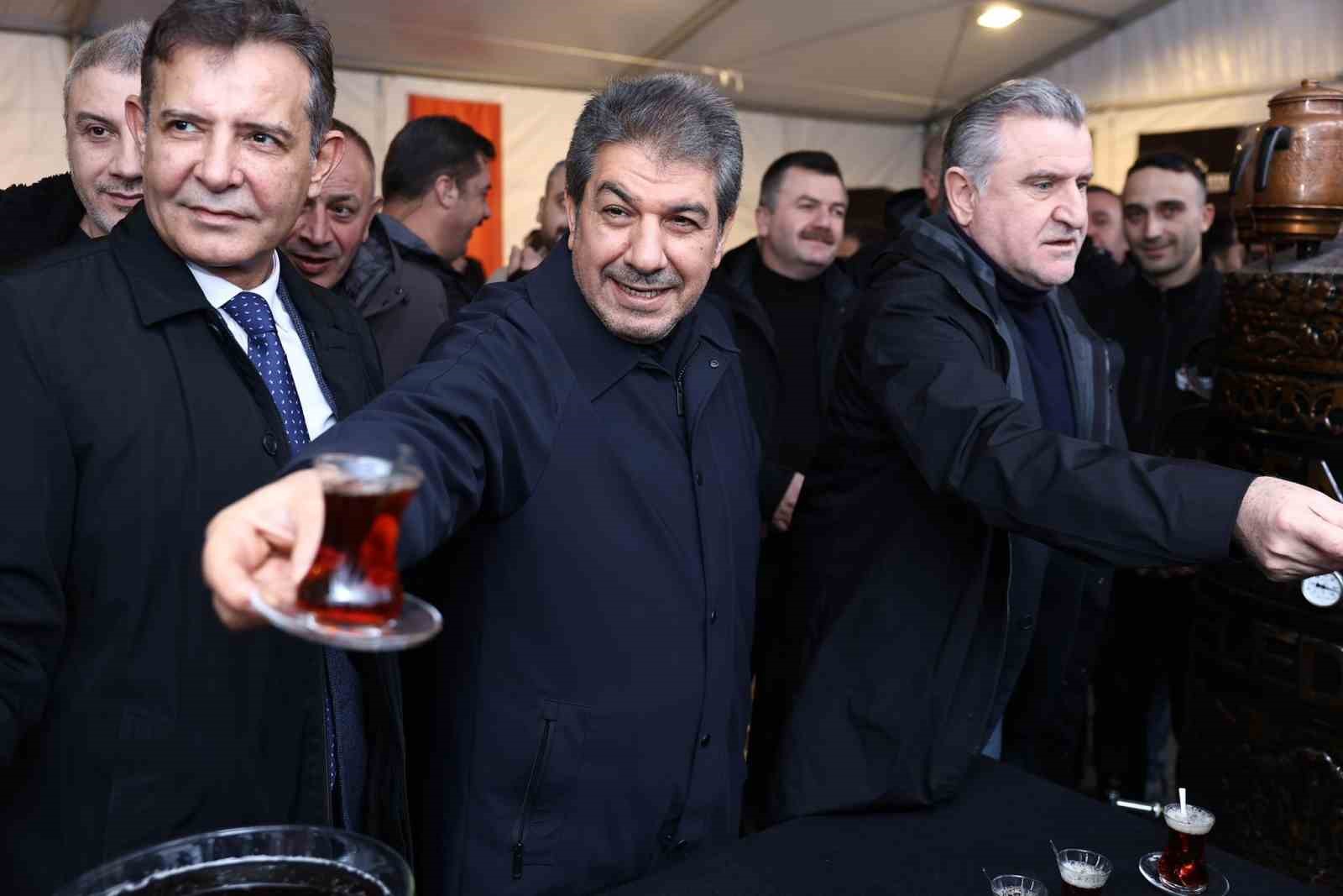 Esenler’de Uluslararası Dünya Çay Günü’ne özel çay ikramı yapıldı
