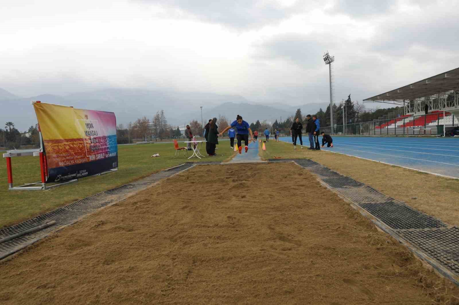 Manisa’da Ruhi Sarıalp üç adım atlama yarışmasıyla anıldı
