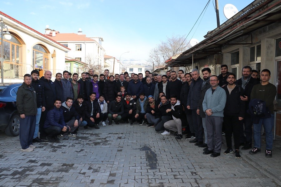 Erzincan&rsquo;da gen&ccedil;ler sabah namazında camileri doldurmaya devam ediyor
