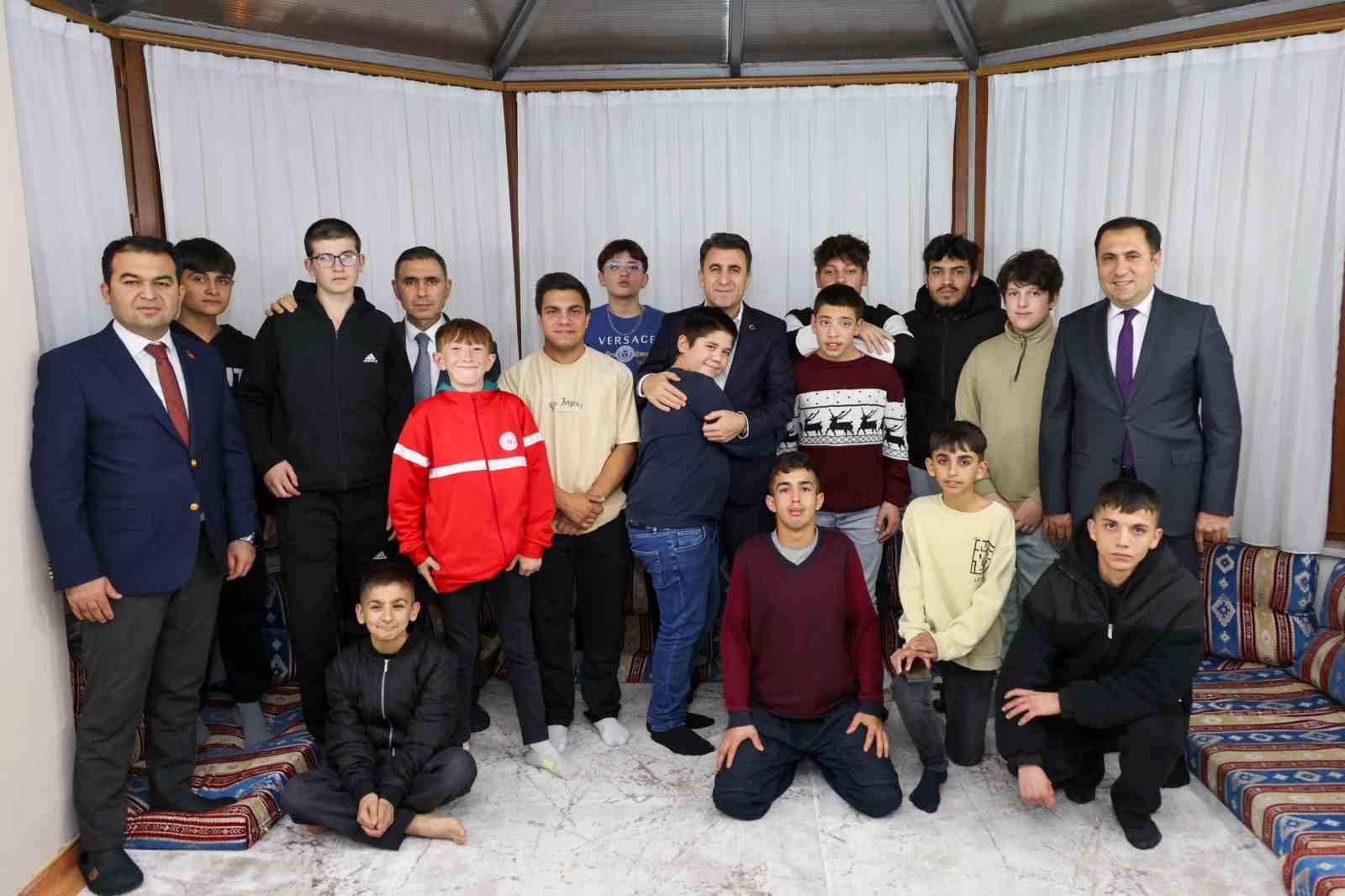 Sevgi Evi&rsquo;nde sazlar &ccedil;alındı, &ccedil;iğk&ouml;fteler yapıldı
