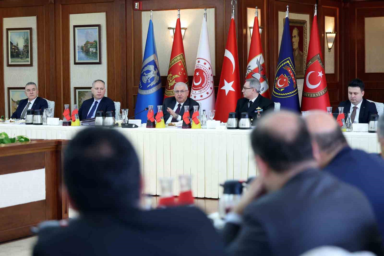 Milli Savunma Bakanı Güler medya temsilcileri ile buluştu