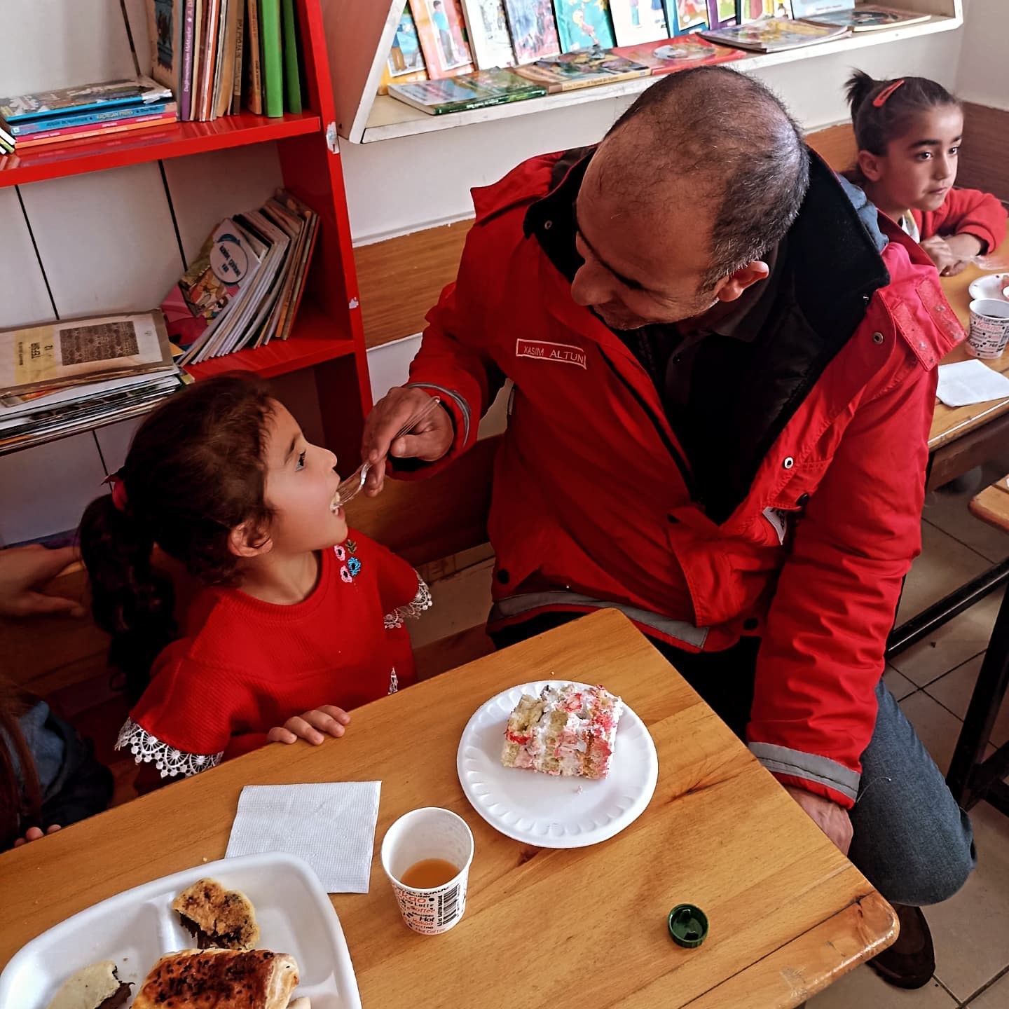 Ağrı&rsquo;da Kızılay g&ouml;n&uuml;ll&uuml;lerinden Yerli Malı Haftası etkinliği
