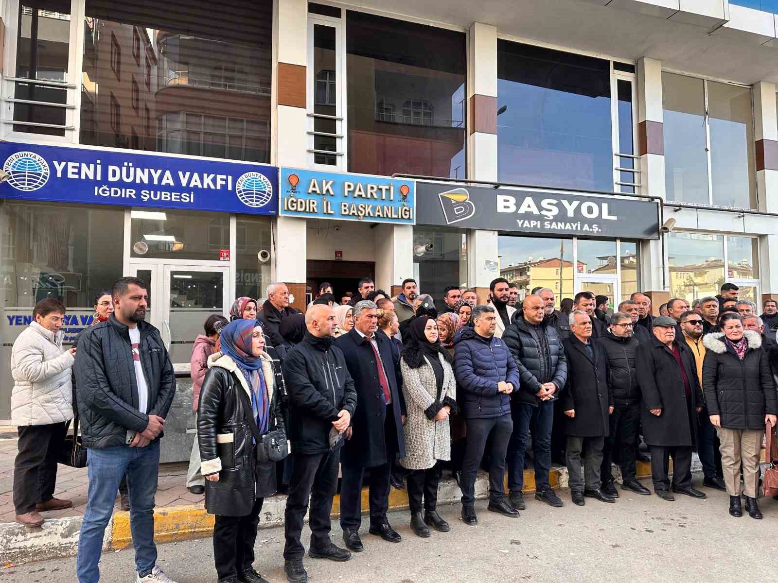 Iğdır&rsquo;da AK Parti binasına ger&ccedil;ekleştirilen molotoflu saldırı kınandı
