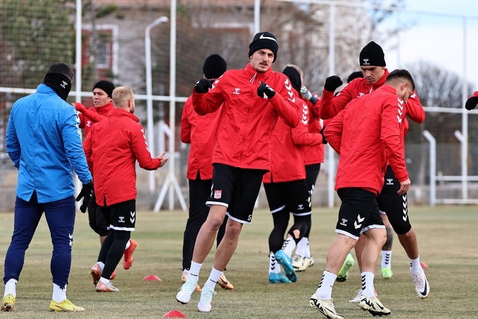Sivasspor teknik direktörsüz çalıştı