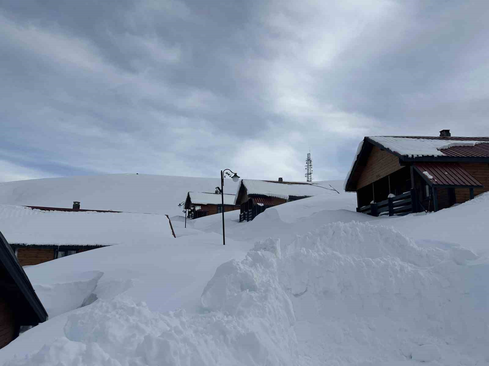 Hand&uuml;z&uuml; Yaylası Paland&ouml;ken&rsquo;i geride bıraktı, zirveye oturdu

