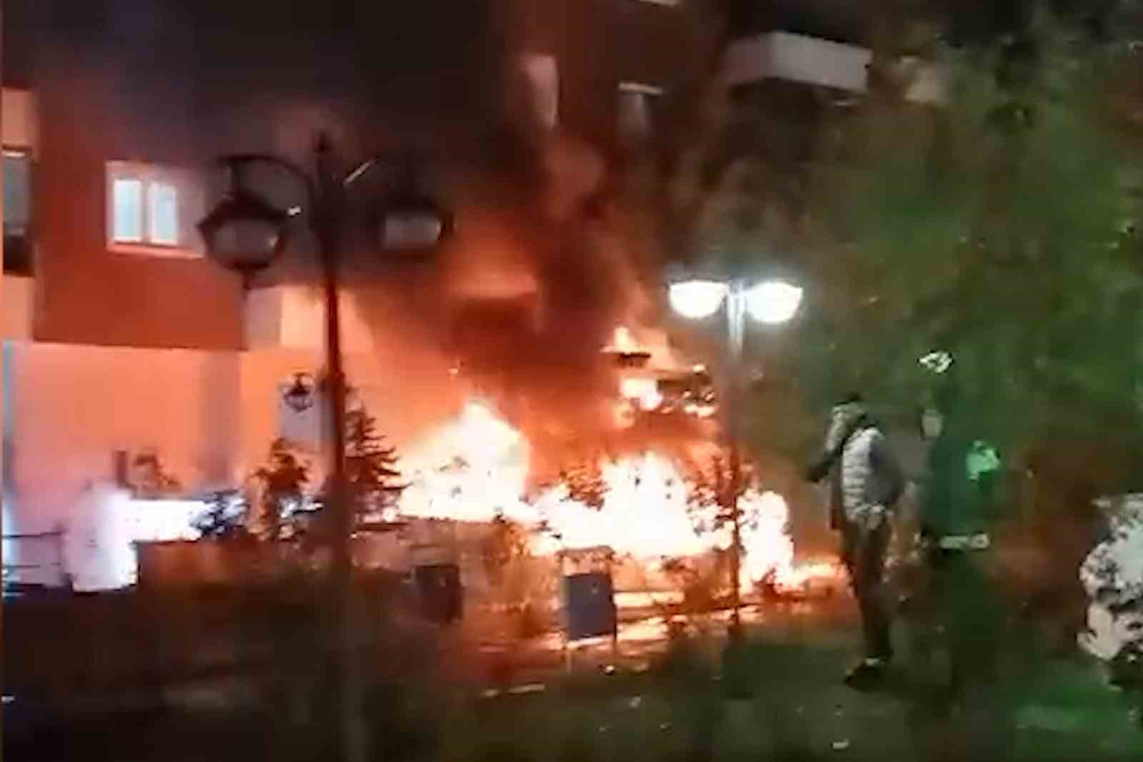 Kırıkkale&rsquo;de parktaki bank alev alev yandı
