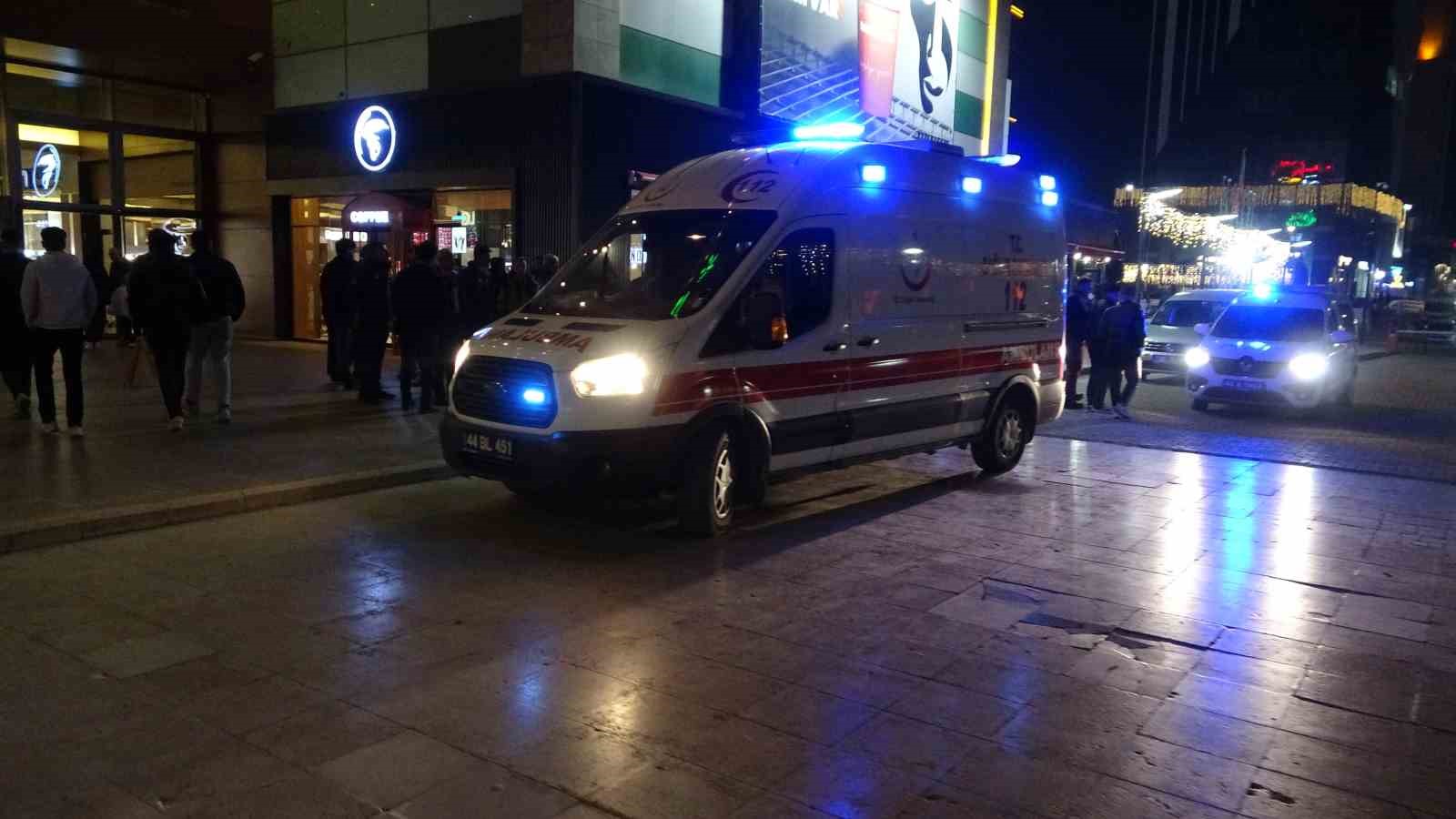 Malatya&rsquo;da bı&ccedil;aklı kavga: 2 yaralı
