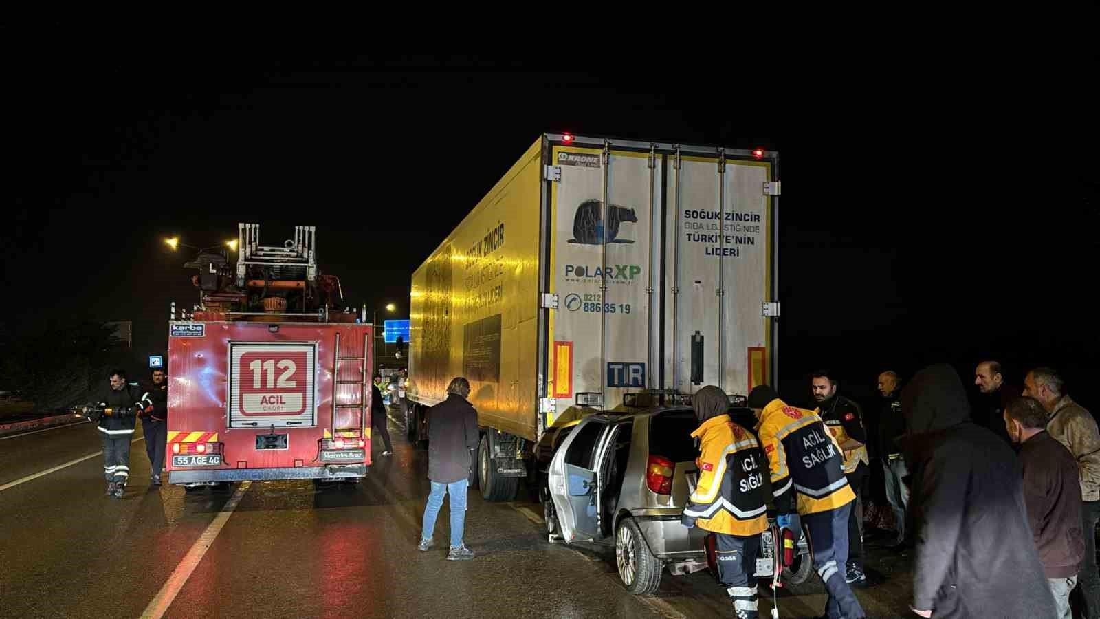 Arkadaşına intihar edeceğini söyleyen genç, aracıyla tıra çarparak hayatını kaybetti
