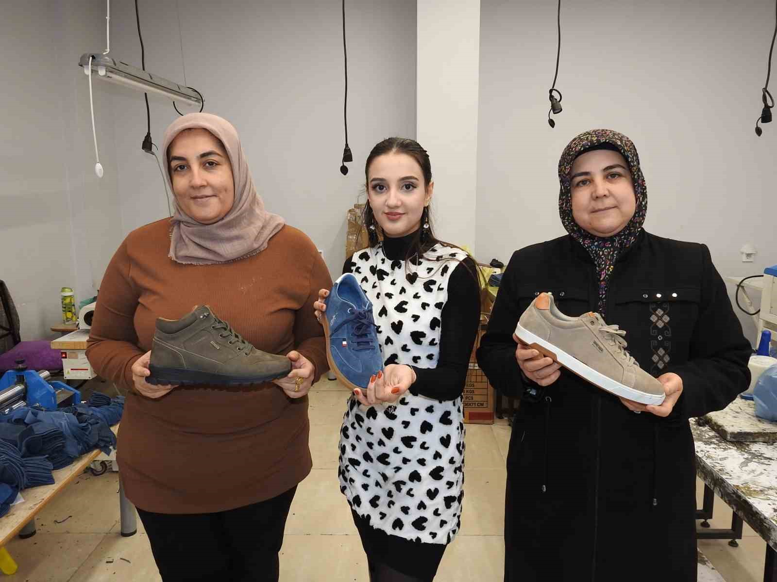 Gaziantepli kadınlar ayakkabı sekt&ouml;r&uuml;yle d&uuml;nyaya a&ccedil;ıldı
