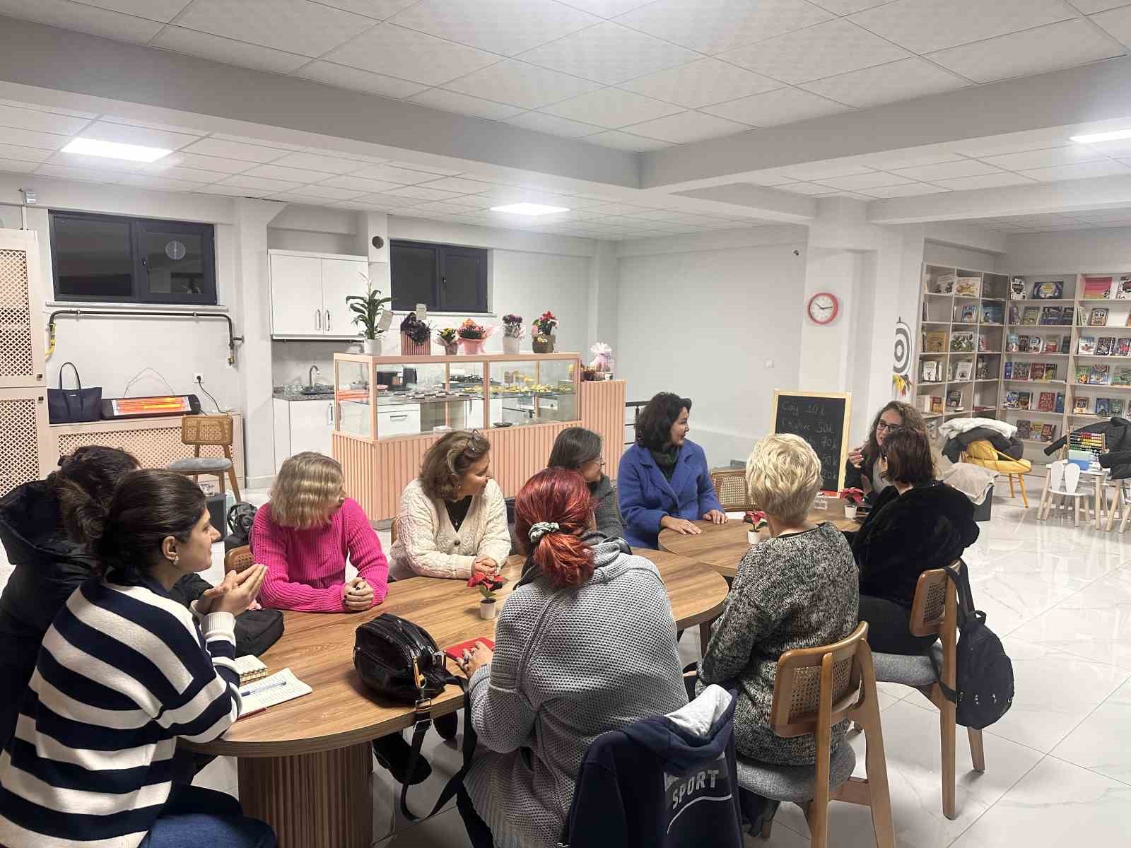 &Ccedil;anakkale&rsquo;de kitapevi ve at&ouml;lye kurdu, &ccedil;ocuklara okumayı sevdiriyor
