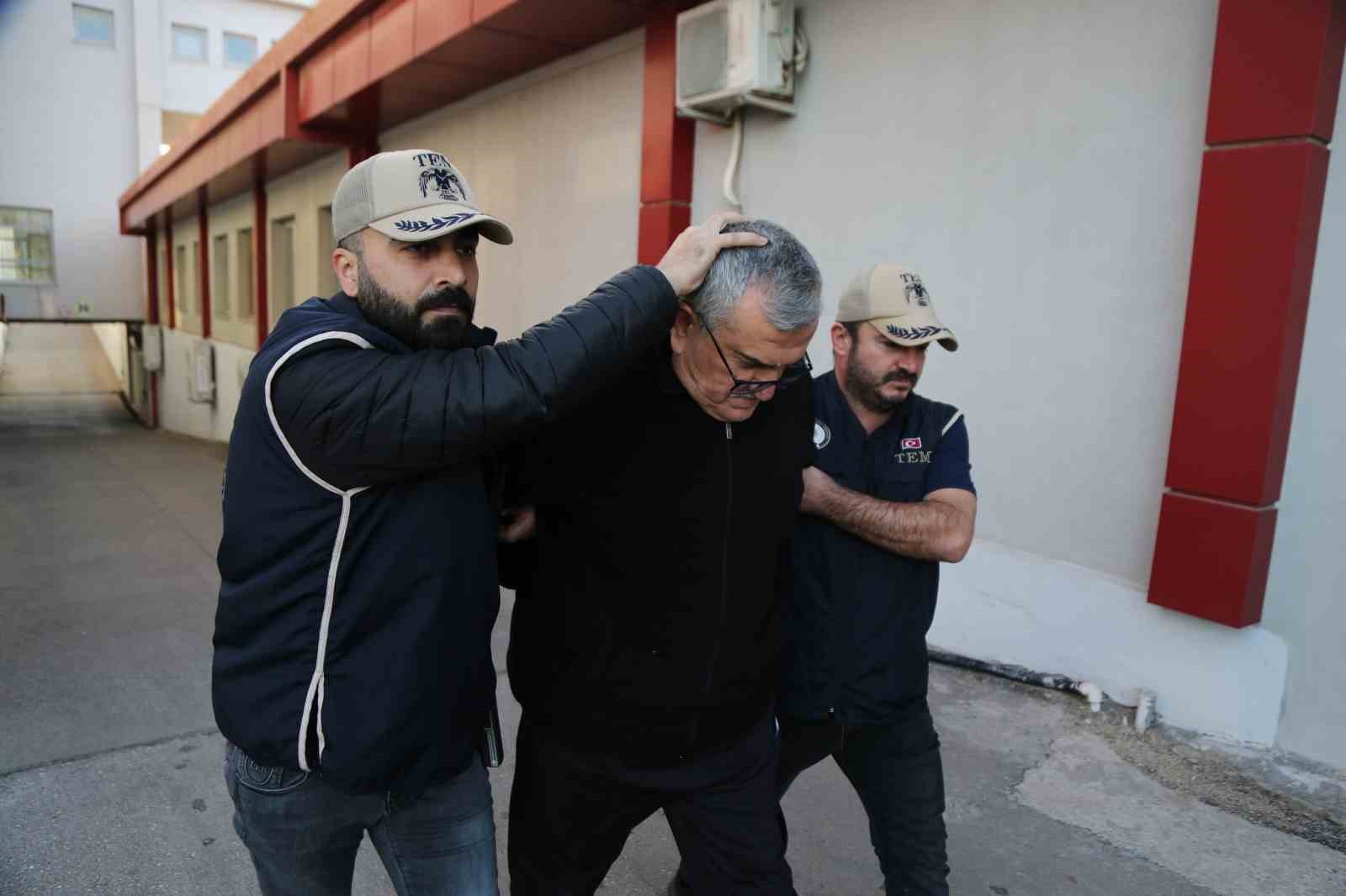 FET&Ouml;&rsquo;den aranan eski 4. sınıf emniyet m&uuml;d&uuml;r&uuml; Adana&rsquo;da yakalandı
