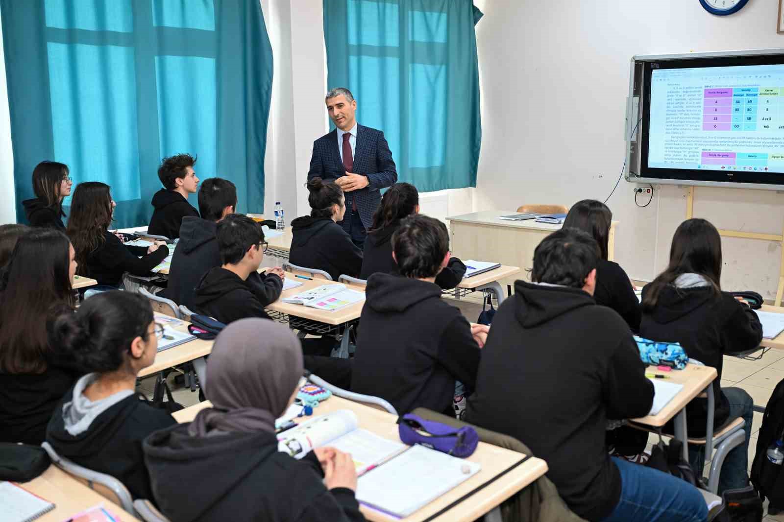 Vali Aktaş öğrencilerle bir araya geldi