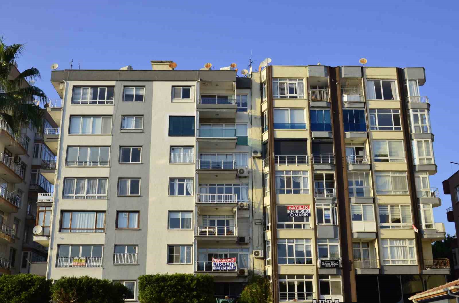 Canpolat: "Mersin hem Suriye&rsquo;den hem Orta Doğu&rsquo;dan hem Rusya&rsquo;dan hem Ukrayna&rsquo;dan g&ouml;&ccedil; alan bir şehir. Fiyatlar stabil kalır"
