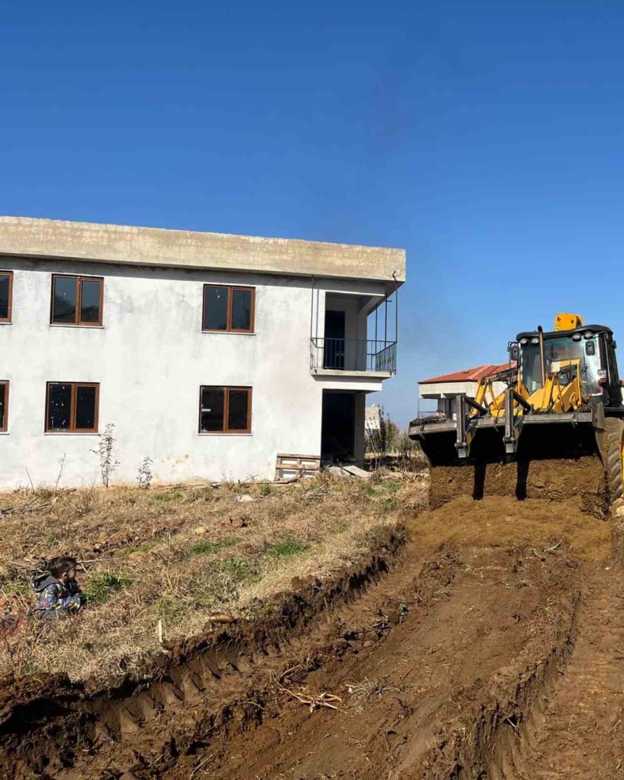 Babadağ Belediyesinden Mollaahmet Mahallesinde yol seferberliği
