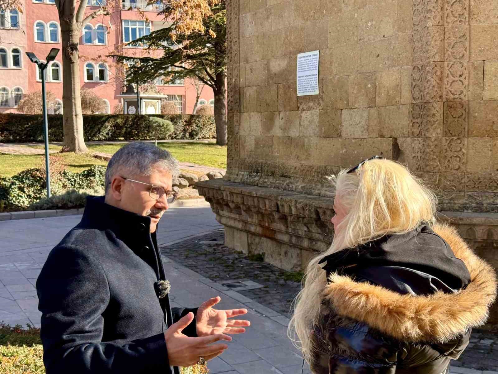 Vali Çelik, Tarih Envanteri Sayfasına Hüdavent Hatun Türbesi’ni anlattı
