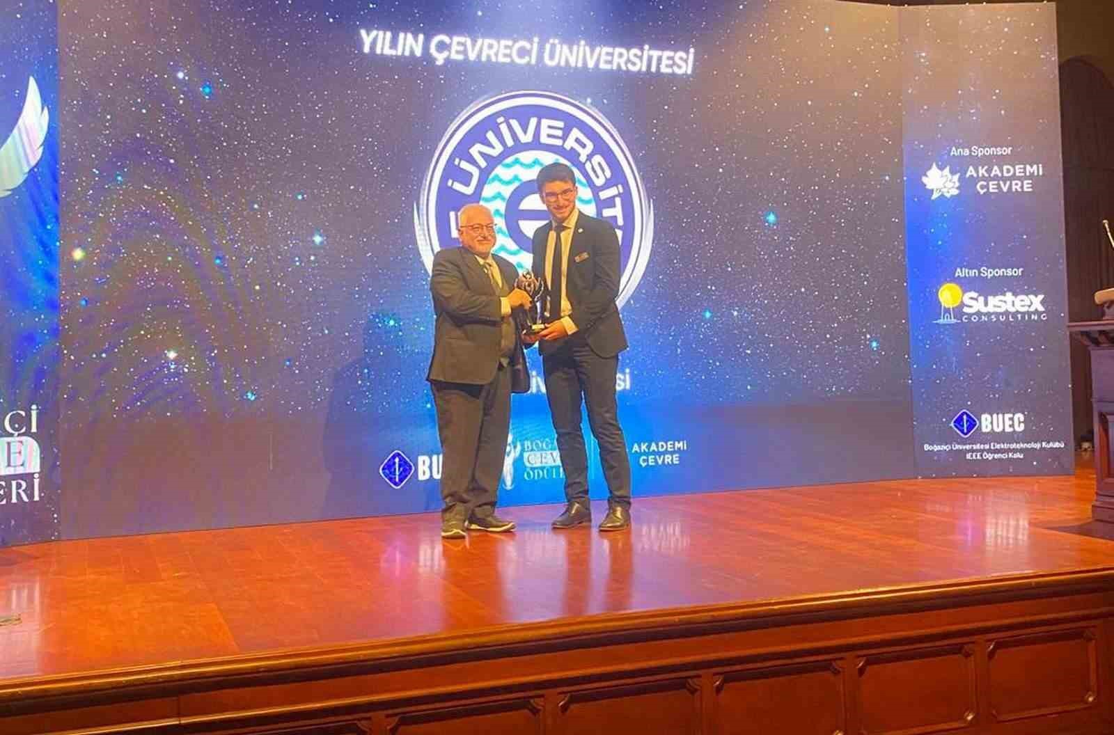 Ege Üniversitesi ’En Çevreci Üniversite’ ödülüne layık görüldü