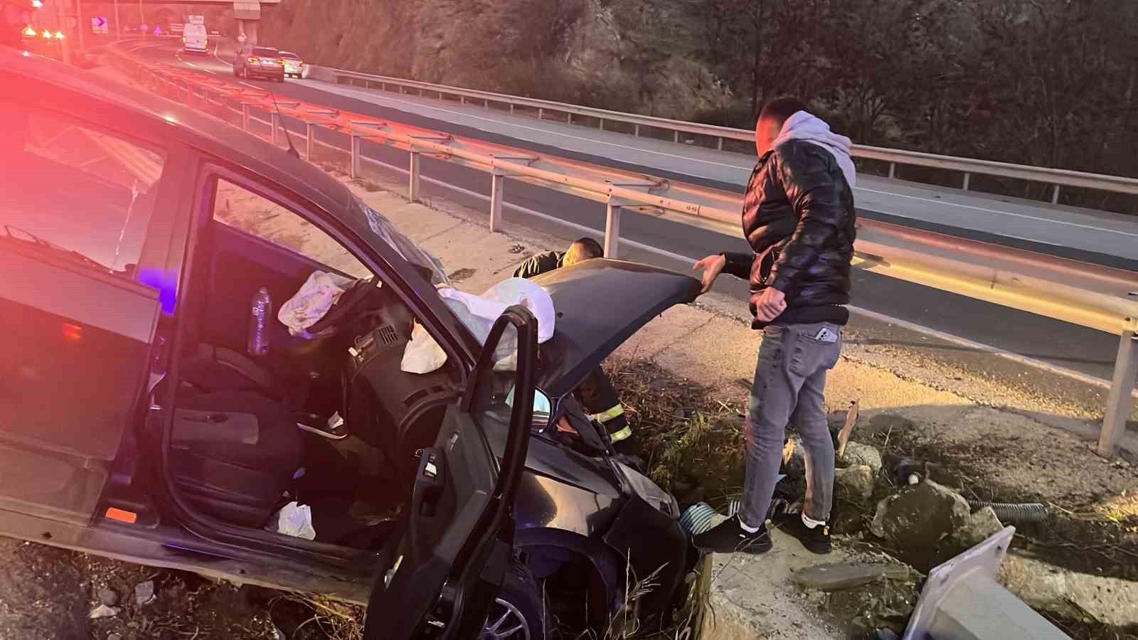 Bilecik&rsquo;te yaşanan trafik kazasında 1&rsquo;i ağır 2 kişi yaralandı
