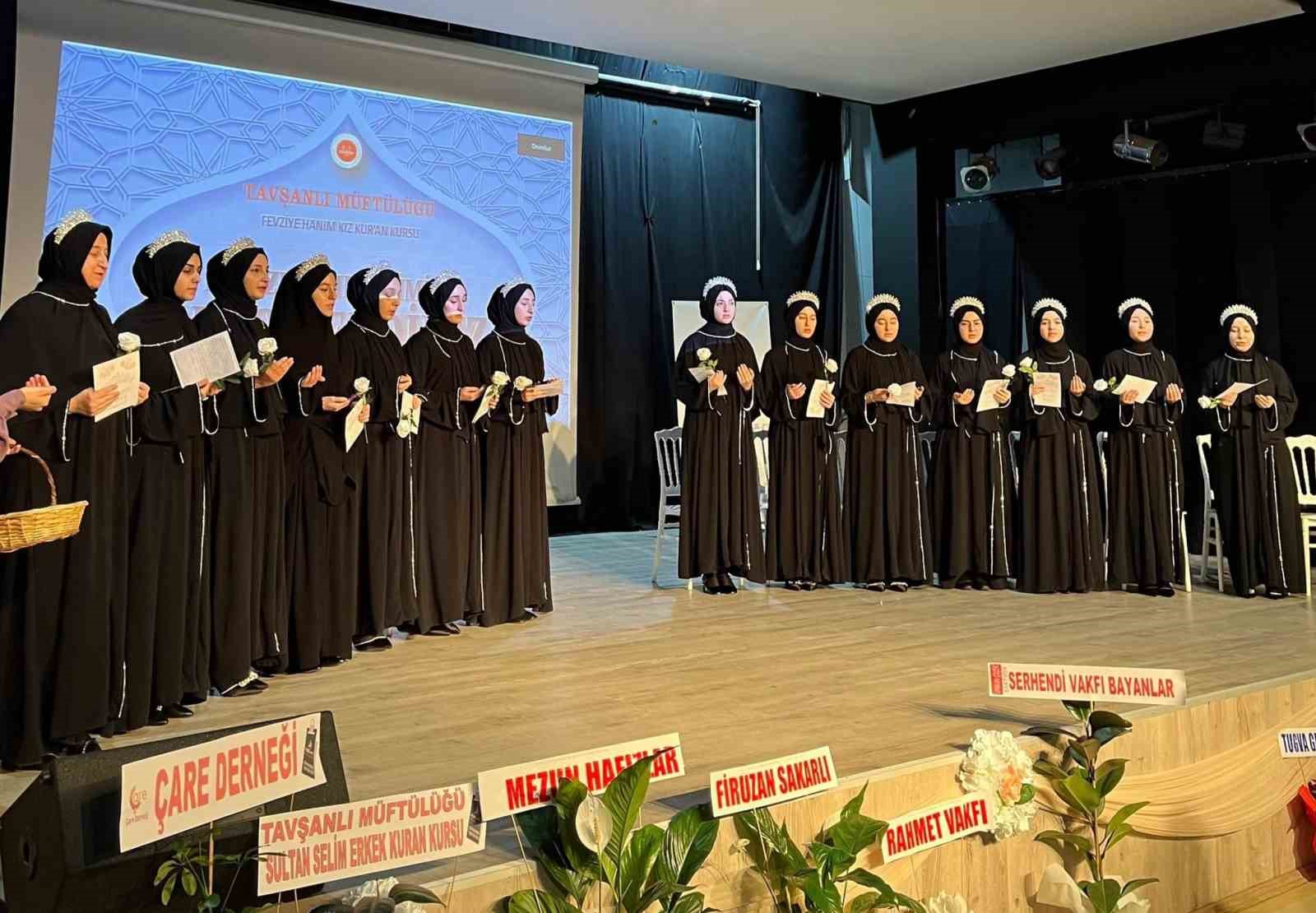 Tavşanlı&rsquo;da 14 kız &ouml;ğrenci i&ccedil;in &rsquo;Hafızlık İcazet Merasimi&rsquo; d&uuml;zenlendi
