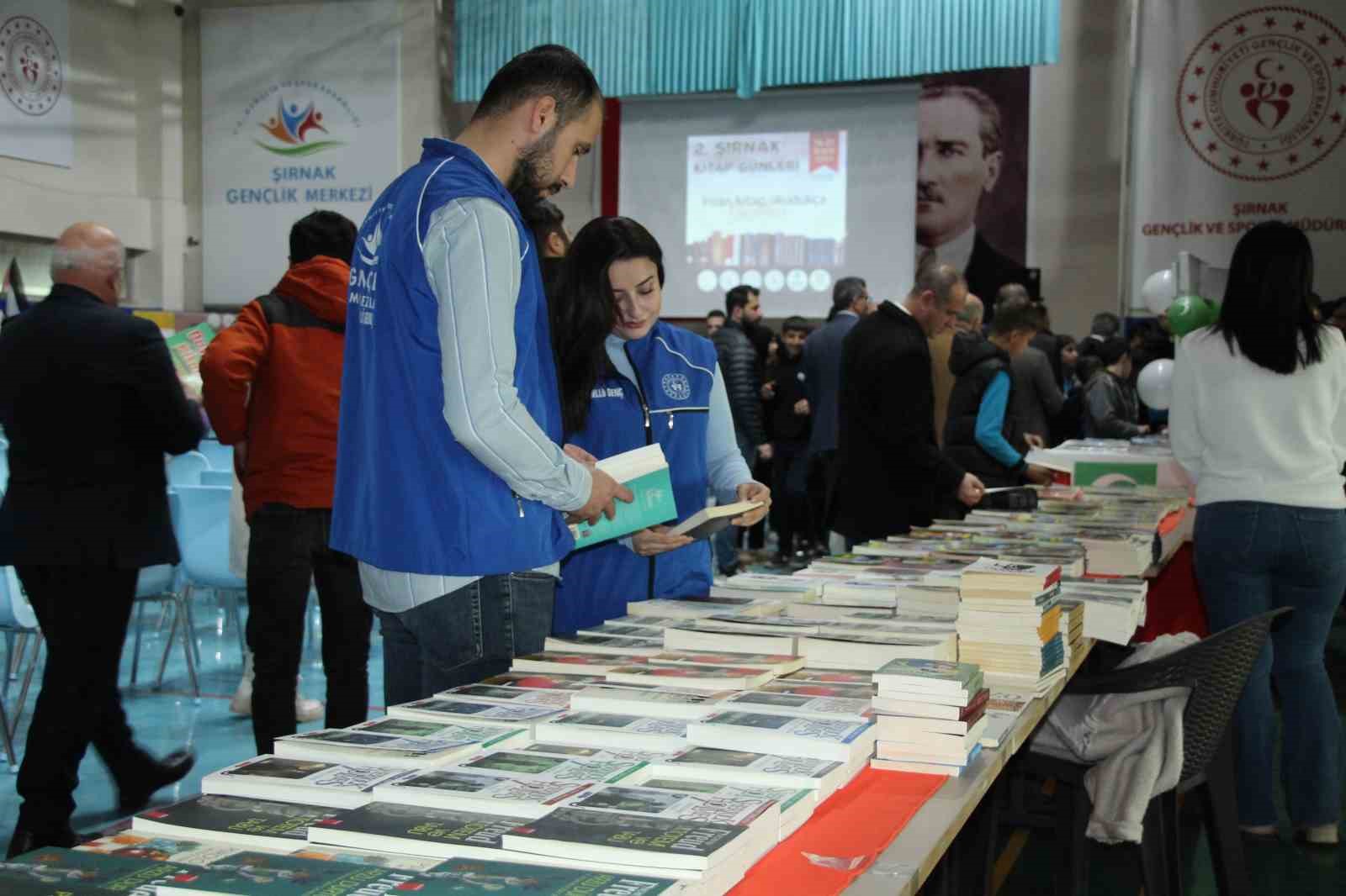 Şırnak’ta kitap fuarı düzenlendi
