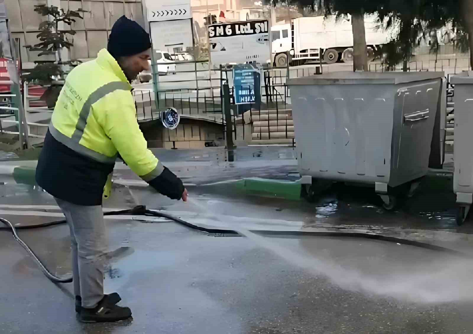 Çevre düşmanı bozuk balıkları yola döktü
