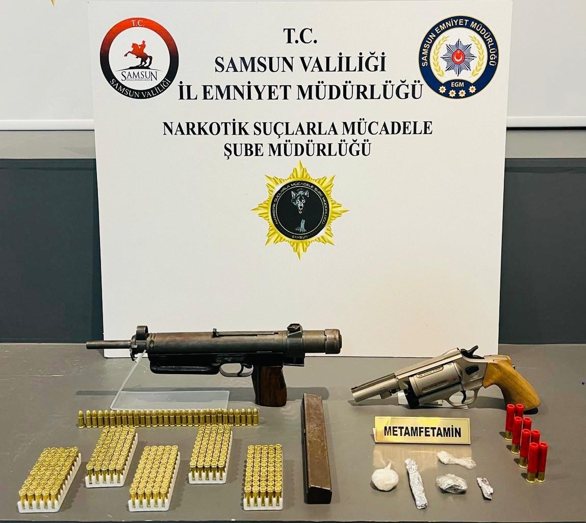 Samsun’da polis makineli tabanca ele geçirdi