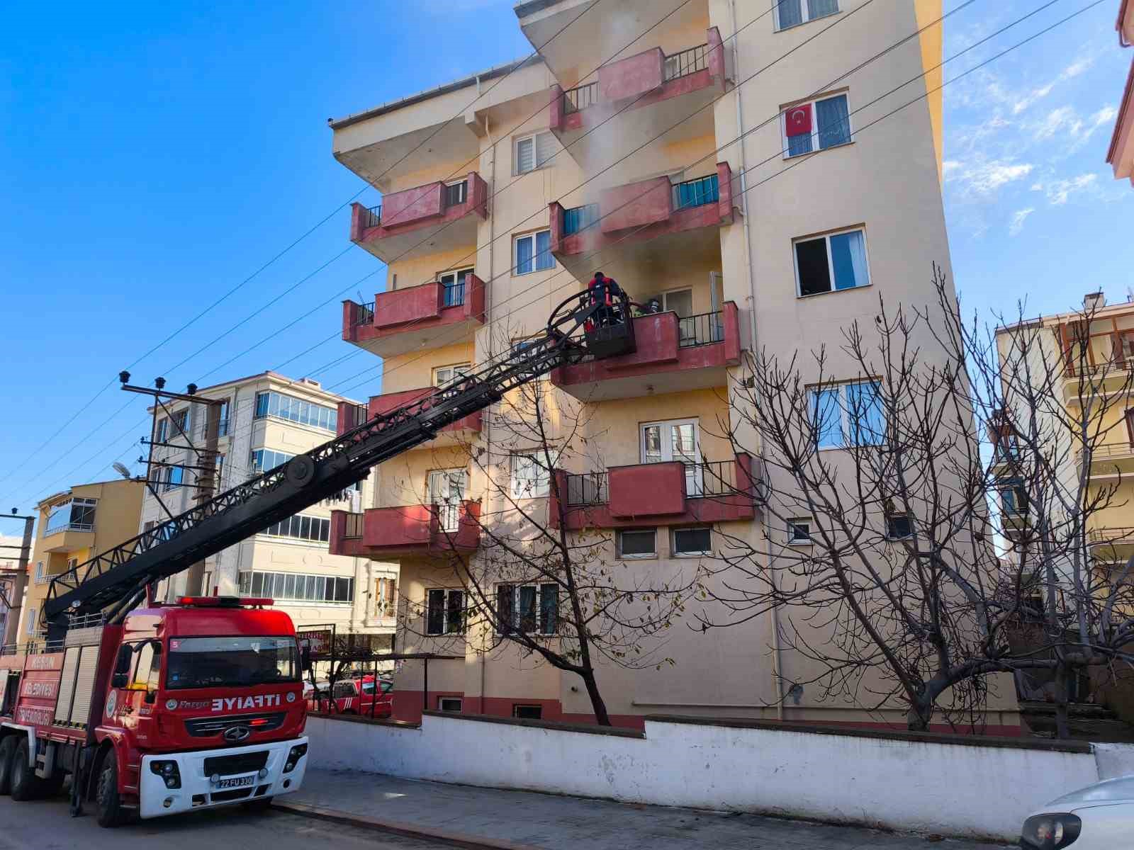 Keşan’da çakmakla oynayan çocuk yangına sebep oldu