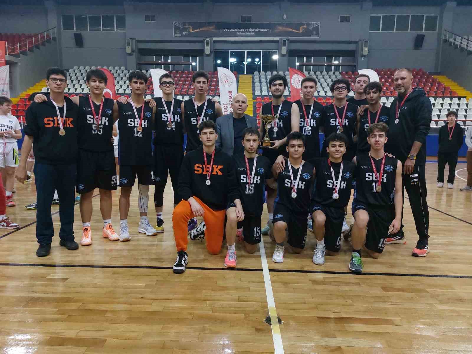 Basketbol U-18 Kulüpler İl Şampiyonası sona erdi
