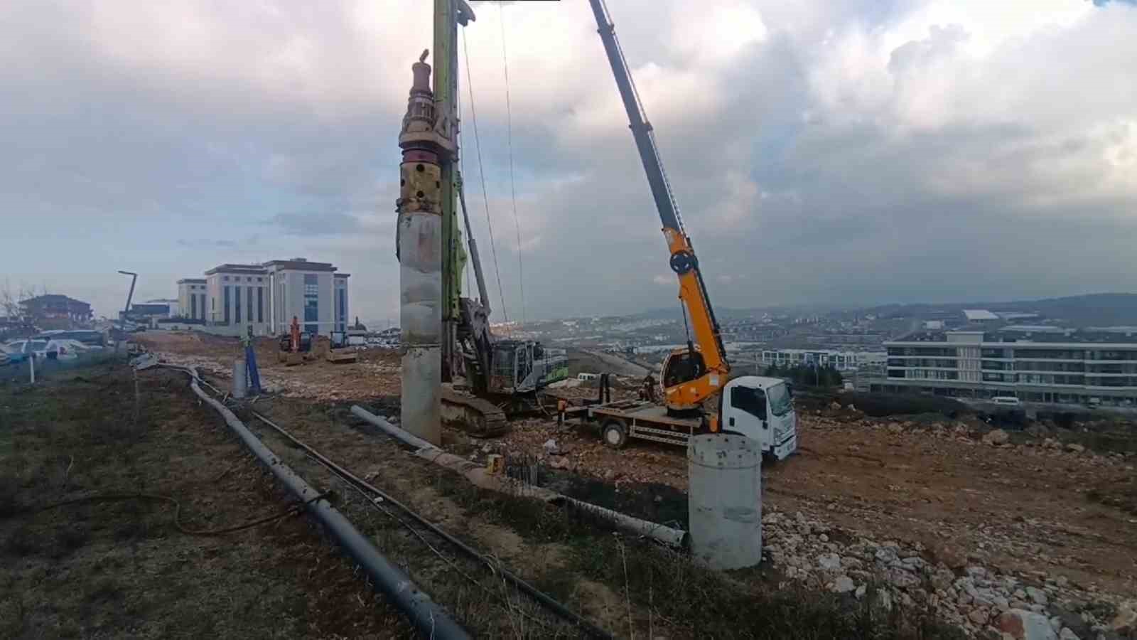 Yalova’da çöken hastane yolunun yapımına devam ediliyor
