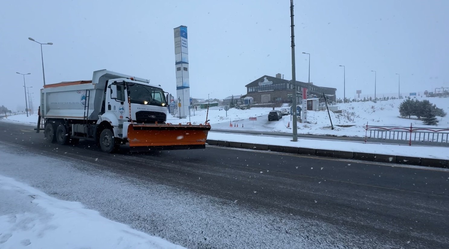 Erciyes’e yağan kar tatilcilerin yüzünü güldürdü
