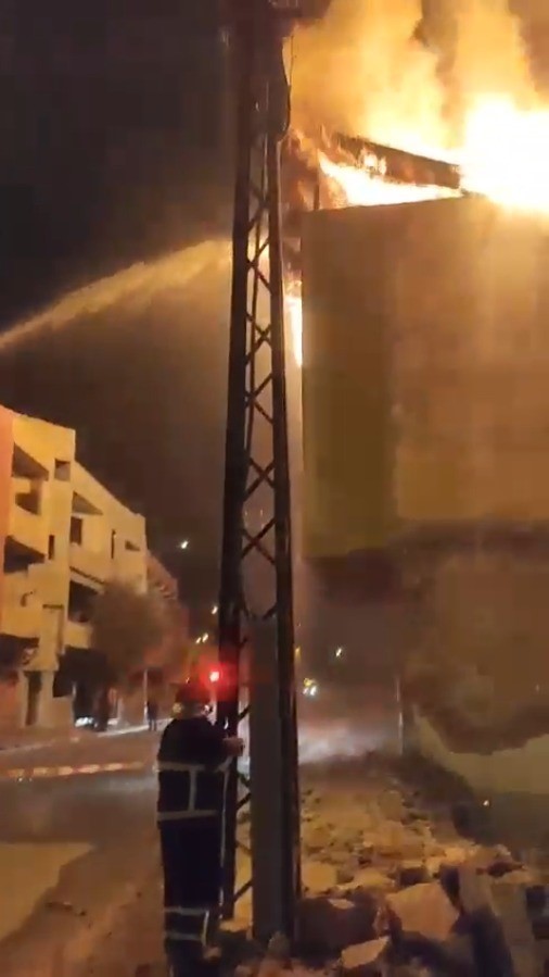 Şanlıurfa&rsquo;da metruk binada yangın paniği
