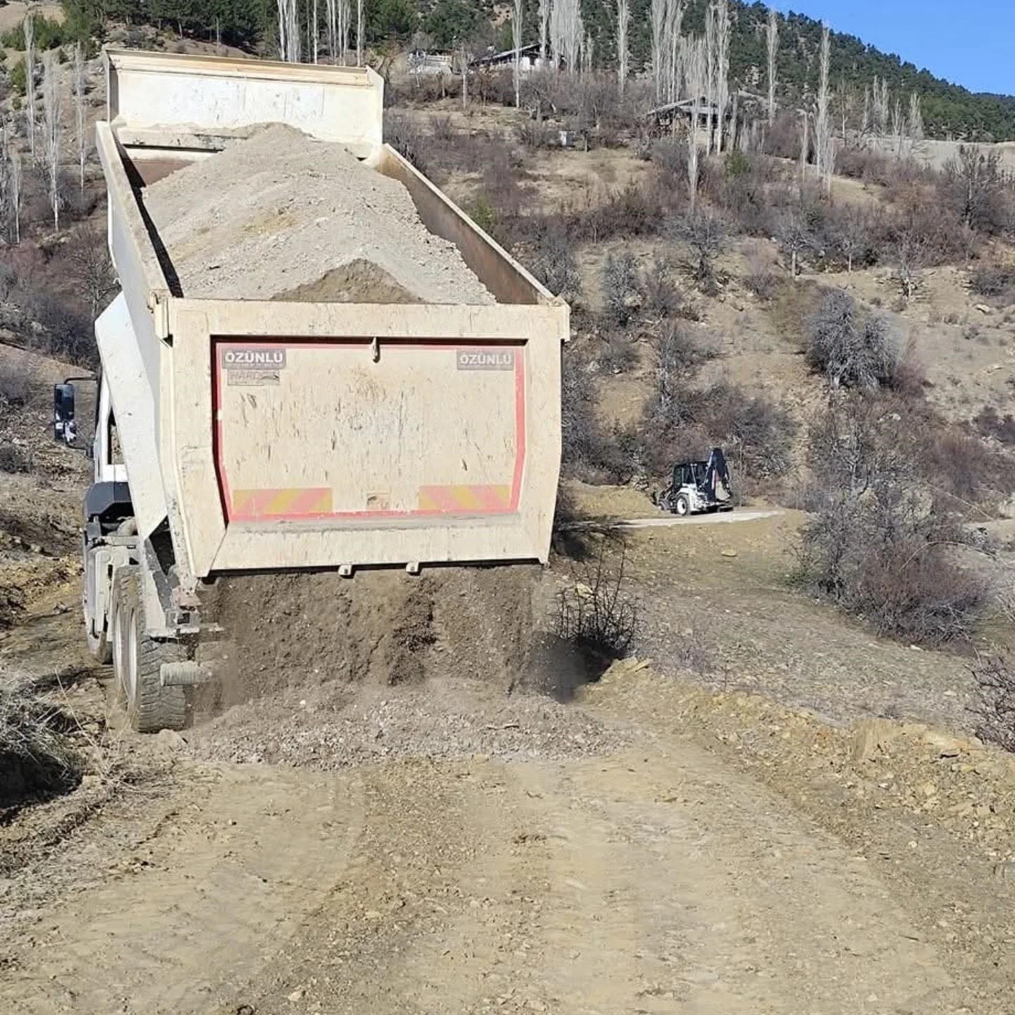 Saimbeyli Belediyesi, yol yapım &ccedil;alışmalarını s&uuml;rd&uuml;r&uuml;yor
