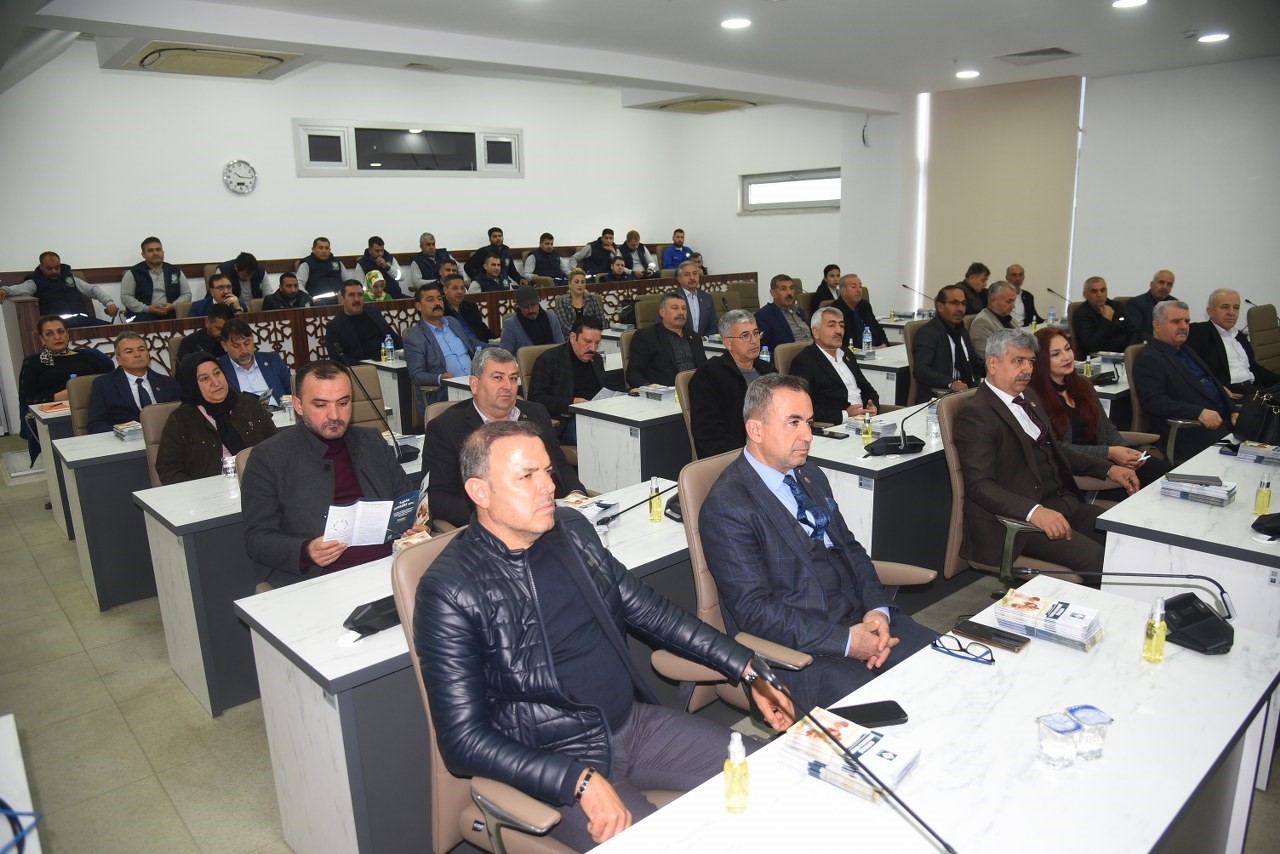 Muhtarlara ve sağlık amirliği personeline vekt&ouml;rle m&uuml;cadele anlatıldı
